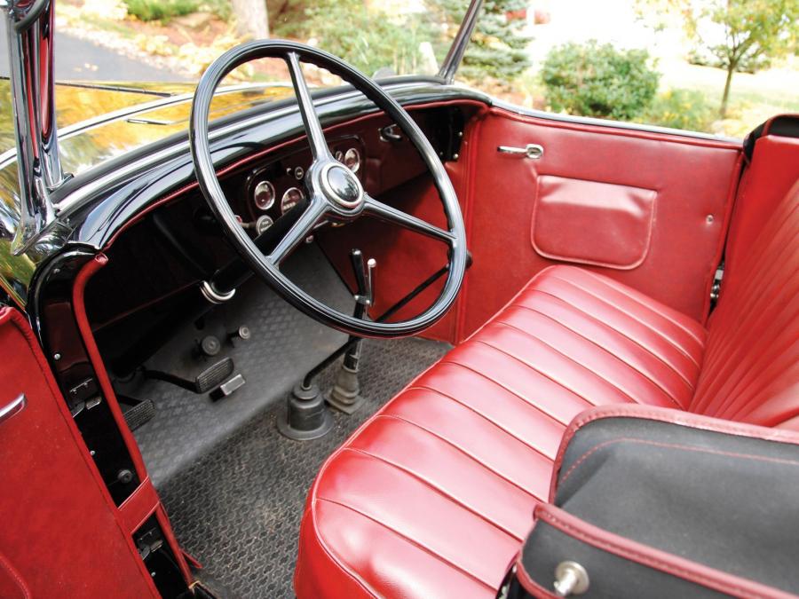 Интерьер Chevrolet Confederate DeLuxe Sport Roadster (2BA) 1932 года  (фото 9 из 10)
